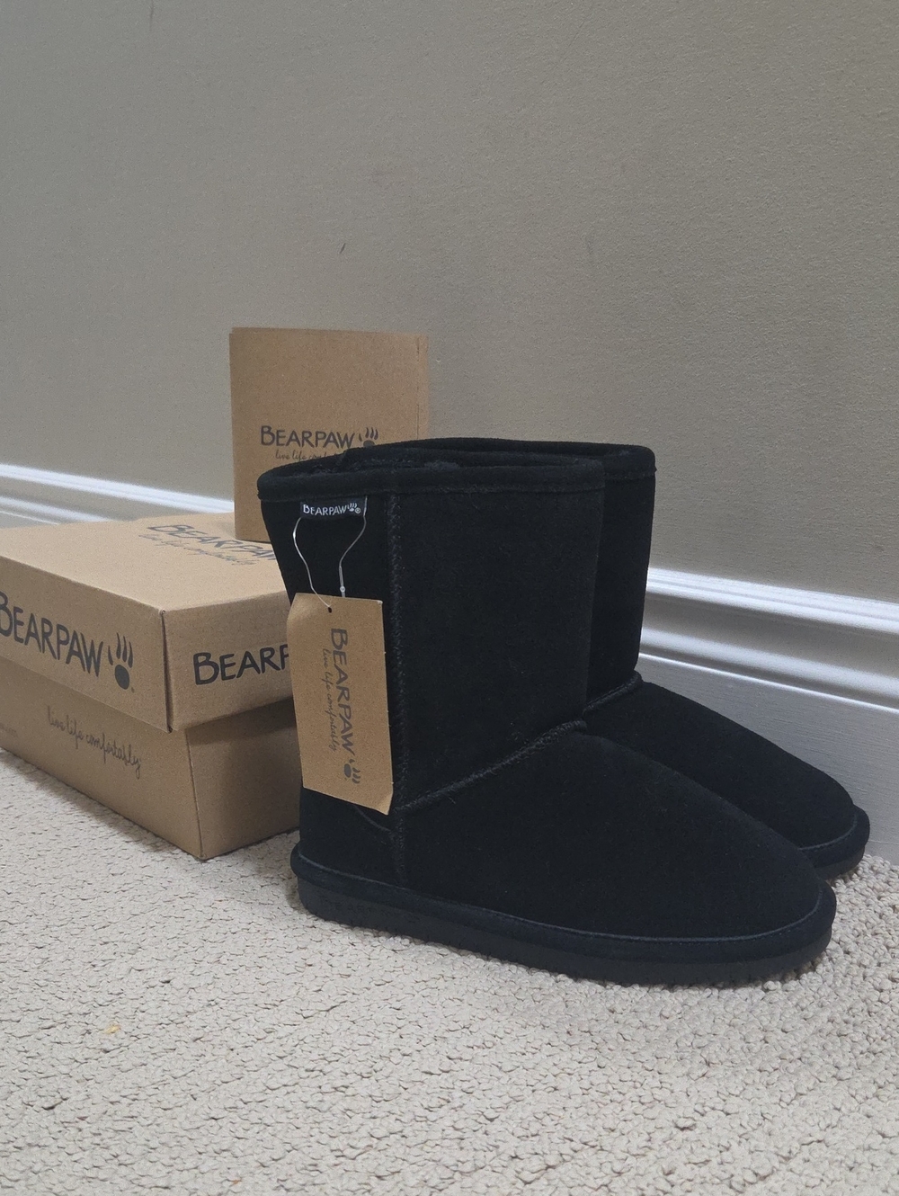 BearPaw Girls' Youth Black Short Winter Boots (Emma Youth)